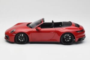 Porsche 911 992 Carrera 4 GTS Avoauto Punainen Minichamps 1:18 155063032 Metalli — kuva 3 / 6