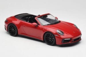 Porsche 911 992 Carrera 4 GTS Avoauto Punainen Minichamps 1:18 155063032 Metalli — kuva 4 / 6