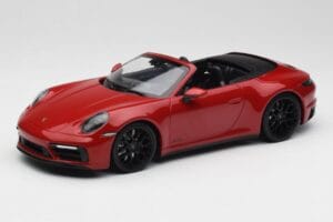 Porsche 911 992 Carrera 4 GTS Avoauto Punainen Minichamps 1:18 155063032 Metalli