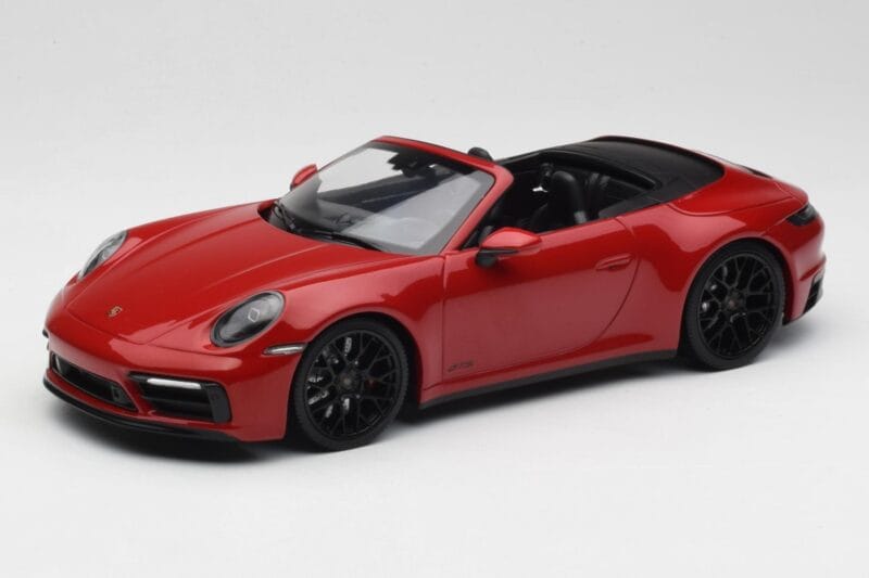 Porsche 911 992 Carrera 4 GTS Avoauto Punainen Minichamps 1:18 155063032 Metalli