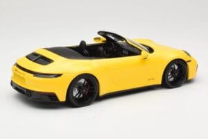 Porsche 911 992 Carrera 4 GTS Avoauto Keltainen Minichamps 1:18 155063030 Metalli — kuva 2 / 6