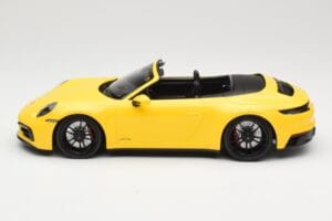 Porsche 911 992 Carrera 4 GTS Avoauto Keltainen Minichamps 1:18 155063030 Metalli — kuva 3 / 6