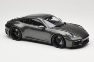 Porsche 911 992 Carrera 4 GTS Green Metallic Minichamps 1:18 155063101 Metalli — kuva 4 / 6