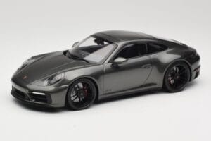 Porsche 911 992 Carrera 4 GTS Green Metallic Minichamps 1:18 155063101 Metalli