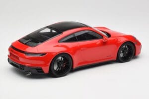 Porsche 911 992 Carrera 4 GTS Punainen Minichamps 1:18 155063100 Metalli — kuva 2 / 6