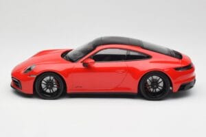 Porsche 911 992 Carrera 4 GTS Punainen Minichamps 1:18 155063100 Metalli — kuva 3 / 6