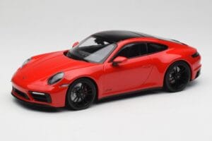 Porsche 911 992 Carrera 4 GTS Punainen Minichamps 1:18 155063100 Metalli