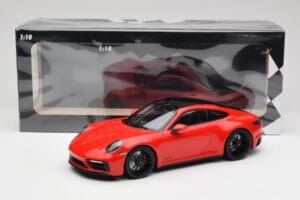 Porsche 911 992 Carrera 4 GTS Punainen Minichamps 1:18 155063100 Metalli — kuva 6 / 6