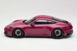 Porsche 911 992 Carrera 4 GTS Rubystar Minichamps 1:18 155063102 Metalli — kuva 3 / 6