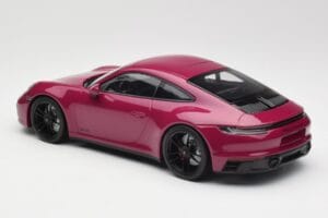Porsche 911 992 Carrera 4 GTS Rubystar Minichamps 1:18 155063102 Metalli — kuva 5 / 6
