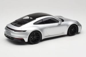 Porsche 911 992 Carrera 4 GTS Hopea Minichamps 1:18 155063104 Metalli — kuva 2 / 6