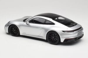 Porsche 911 992 Carrera 4 GTS Hopea Minichamps 1:18 155063104 Metalli — kuva 5 / 6