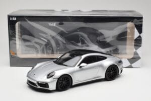 Porsche 911 992 Carrera 4 GTS Hopea Minichamps 1:18 155063104 Metalli — kuva 6 / 6