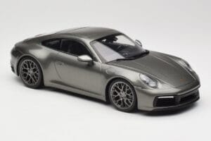 Porsche 911 992 Carrera 4S Aventurine Green Metallic Minichamps 1:18 155067328 Metalli — kuva 2 / 6