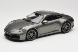 Porsche 911 992 Carrera 4S Aventurine Green Metallic Minichamps 1:18 155067328 Metalli