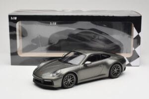 Porsche 911 992 Carrera 4S Aventurine Green Metallic Minichamps 1:18 155067328 Metalli — kuva 6 / 6