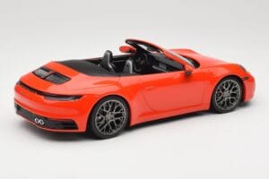 Porsche 911 992 Carrera 4S Avoauto Oranssi Minichamps 1:18 155067334 Metalli — kuva 2 / 6
