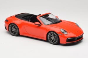 Porsche 911 992 Carrera 4S Avoauto Oranssi Minichamps 1:18 155067334 Metalli — kuva 4 / 6