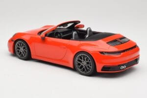 Porsche 911 992 Carrera 4S Avoauto Oranssi Minichamps 1:18 155067334 Metalli — kuva 5 / 6