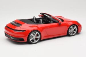 Porsche 911 992 Carrera 4S Avoauto Punainen Minichamps 1:18 155067331 Metalli — kuva 2 / 6