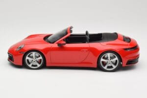 Porsche 911 992 Carrera 4S Avoauto Punainen Minichamps 1:18 155067331 Metalli — kuva 3 / 6