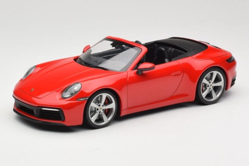 Porsche 911 992 Carrera 4S Avoauto Punainen Minichamps 1:18 155067331 Metalli