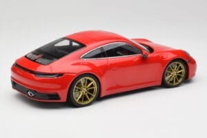 Porsche 911 992 Carrera 4S Guards Punainen & Kultaiset Pyörät Minichamps 1:18 153067328 Metalli — kuva 2 / 6