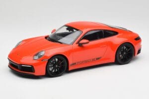 Porsche 911 992 Carrera 4S Lava Oranssi Minichamps 1:18 155067327 Metalli
