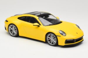 Porsche 911 992 Carrera 4S Keltainen Minichamps 1:18 155067320 Metalli — kuva 4 / 6