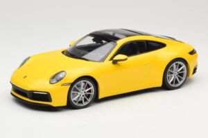 Porsche 911 992 Carrera 4S Keltainen Minichamps 1:18 155067320 Metalli