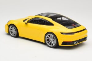 Porsche 911 992 Carrera 4S Keltainen Minichamps 1:18 155067320 Metalli — kuva 5 / 6