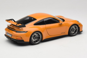 Porsche 911 992 GT3 Bahama Yellow Norev 1:18 187387 Metalli — kuva 3 / 8