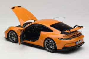 Porsche 911 992 GT3 Bahama Yellow Norev 1:18 187387 Metalli — kuva 5 / 8