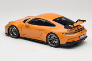 Porsche 911 992 GT3 Bahama Yellow Norev 1:18 187387 Metalli — kuva 7 / 8