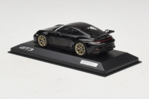Porsche 911 992 GT3 Musta Kultaisilla Vanteilla Minichamps 1:43 WAP0201520M007 Metalli — kuva 3 / 4