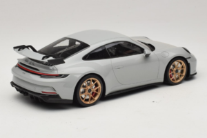 Porsche 911 992 GT3 Chalk Kullanväriset Vanteet Minichamps 1:18 117069001 Metalli — kuva 2 / 6