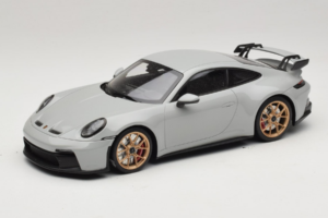 Porsche 911 992 GT3 Chalk Kullanväriset Vanteet Minichamps 1:18 117069001 Metalli