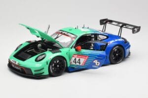 Porsche 911 992 GT3 R Falken #44 D. Eriksson / T. Heinemann 24 Hours of Nurburgring 2023 Minichamps 1:18 113236344 Metalli — kuva 2 / 8