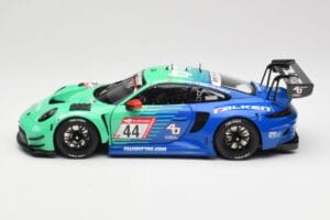 Porsche 911 992 GT3 R Falken #44 D. Eriksson / T. Heinemann 24 Hours of Nurburgring 2023 Minichamps 1:18 113236344 Metalli — kuva 4 / 8