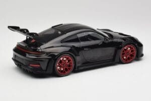 Porsche 911 992 GT3 RS Musta & Punaiset Pyörät & Musta Koristelu Minichamps 1:18 153062240 Metalli — kuva 2 / 6