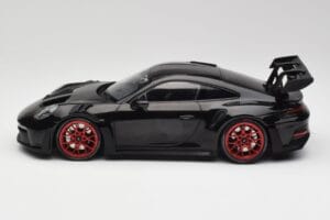 Porsche 911 992 GT3 RS Musta & Punaiset Pyörät & Musta Koristelu Minichamps 1:18 153062240 Metalli — kuva 3 / 6