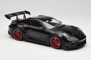 Porsche 911 992 GT3 RS Musta & Punaiset Pyörät & Musta Koristelu Minichamps 1:18 153062240 Metalli — kuva 4 / 6