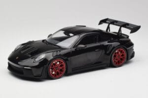 Porsche 911 992 GT3 RS Musta & Punaiset Pyörät & Musta Koristelu Minichamps 1:18 153062240 Metalli