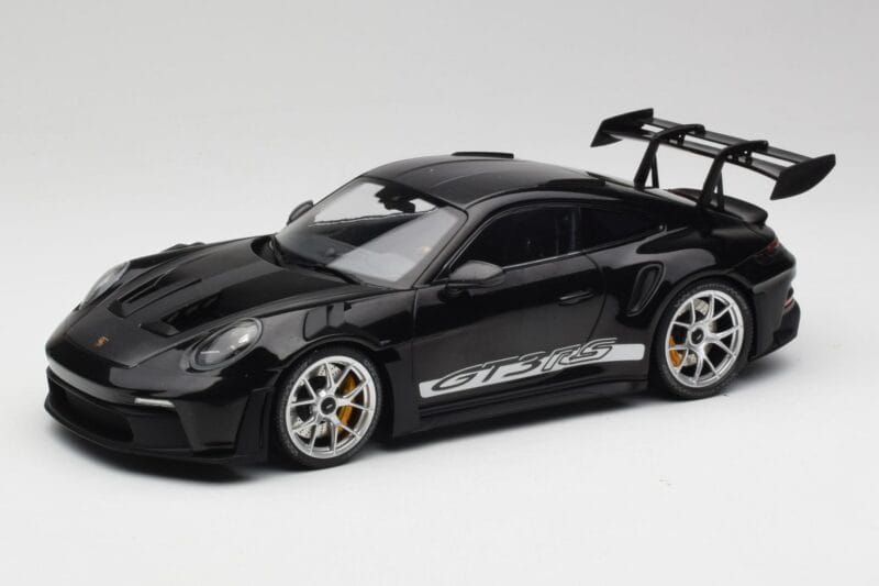 Porsche 911 992 GT3 RS Musta Hopea Felleillä Minichamps 1:18 155062231 Metalli