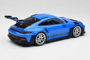Porsche 911 992 GT3 RS Sininen & Hopeat Pyörät & Musta Koristelu Minichamps 1:18 153062234 Metalli — kuva 2 / 6