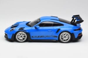 Porsche 911 992 GT3 RS Sininen & Hopeat Pyörät & Musta Koristelu Minichamps 1:18 153062234 Metalli — kuva 3 / 6