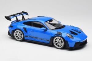 Porsche 911 992 GT3 RS Sininen & Hopeat Pyörät & Musta Koristelu Minichamps 1:18 153062234 Metalli — kuva 4 / 6