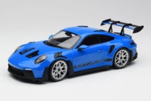 Porsche 911 992 GT3 RS Sininen & Hopeat Pyörät & Musta Koristelu Minichamps 1:18 153062234 Metalli