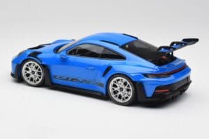 Porsche 911 992 GT3 RS Sininen & Hopeat Pyörät & Musta Koristelu Minichamps 1:18 153062234 Metalli — kuva 5 / 6