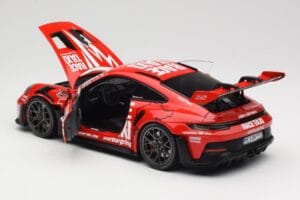 Porsche 911 992 GT3 RS Getspeed Race Taxi Guards Red Minichamps 1:18 110062040 Metalli — kuva 5 / 8